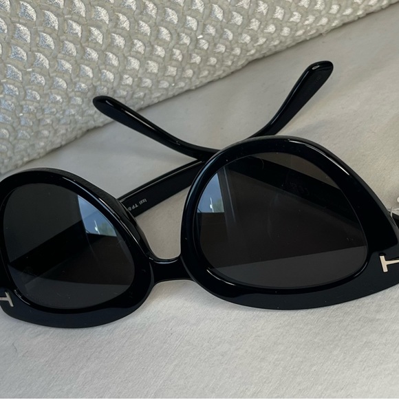 *SOLD ELSEWHERE* TOM FORD Izzi Acetate Cat-Eye Polarized Sunglasses - Picture 11 of 11
